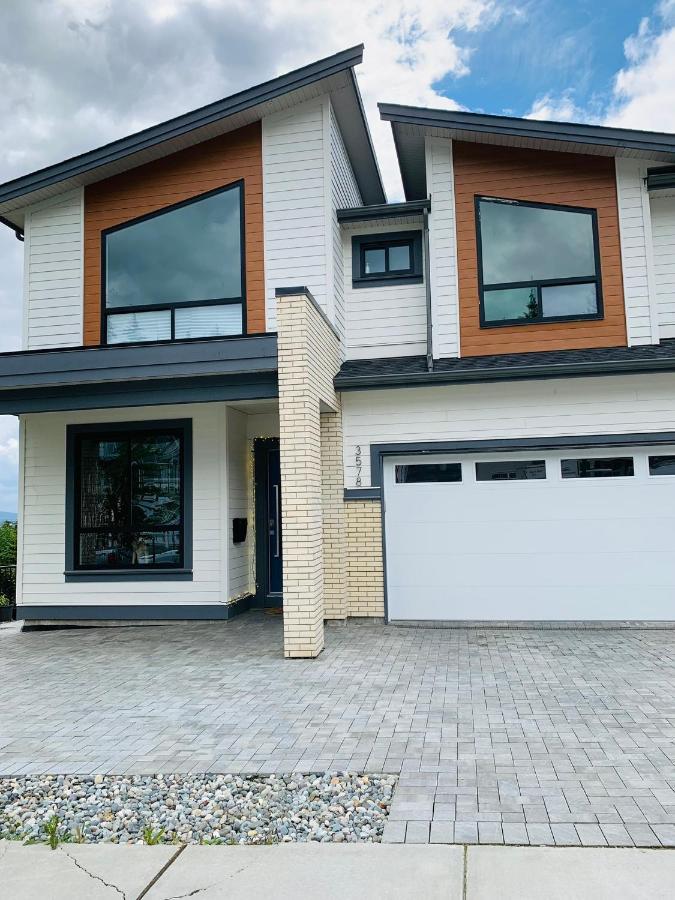 Baycrestone Coquitlam Exterior photo